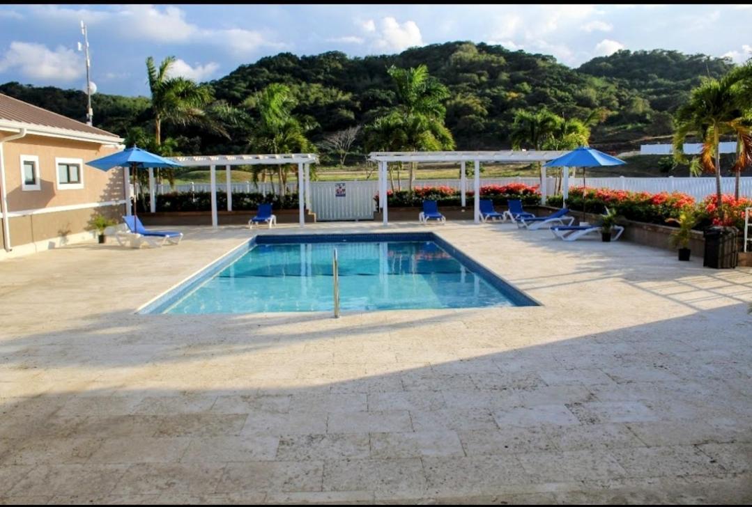Paradise Oasis At Oceanpointe - Pool And Free Parking 루세아 외부 사진
